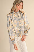 EXCLUSIVE FLORAL PRINT RUFFLED BUTTON DOWN TOP MTP4708: SILVER GREY FLORAL / S