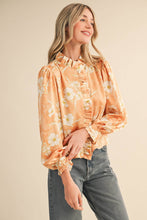 EXCLUSIVE FLORAL PRINT RUFFLED BUTTON DOWN TOP MTP4708: SILVER GREY FLORAL / L
