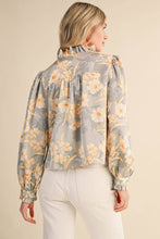 EXCLUSIVE FLORAL PRINT RUFFLED BUTTON DOWN TOP MTP4708: SILVER GREY FLORAL / M