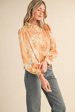 EXCLUSIVE FLORAL PRINT RUFFLED BUTTON DOWN TOP MTP4708: SILVER GREY FLORAL / M