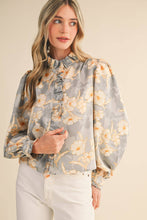 EXCLUSIVE FLORAL PRINT RUFFLED BUTTON DOWN TOP MTP4708: SILVER GREY FLORAL / S