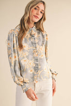 EXCLUSIVE FLORAL PRINT RUFFLED BUTTON DOWN TOP MTP4708: SILVER GREY FLORAL / M