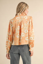 EXCLUSIVE FLORAL PRINT RUFFLED BUTTON DOWN TOP MTP4708: SILVER GREY FLORAL / L
