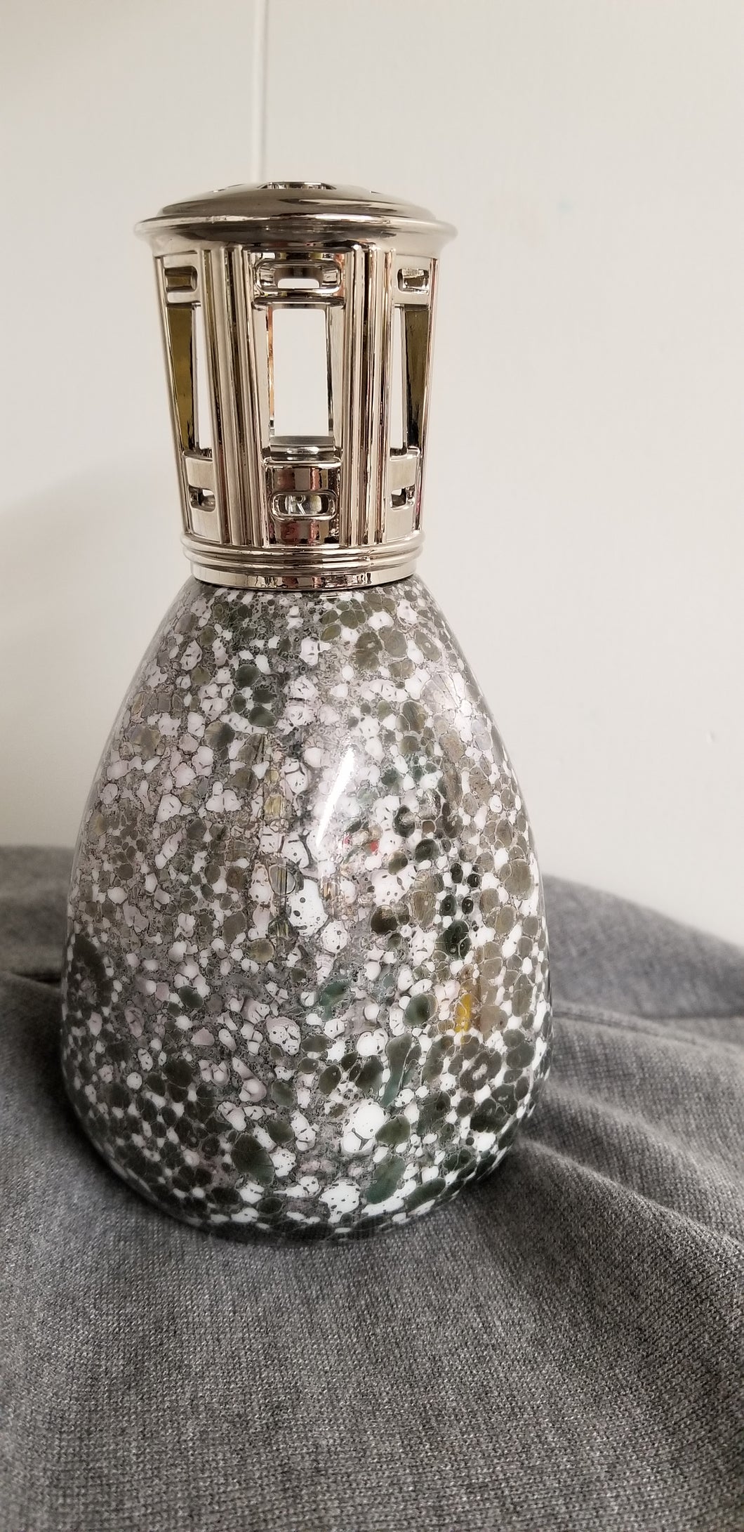 Wijden Vergoeding ader Lampe Berger Silver Speckle Fragrance Lamp – The Uptown Shop